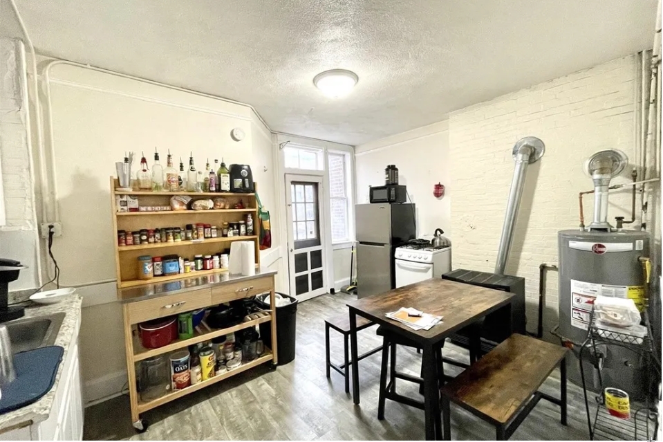 161 Endicott St, North End