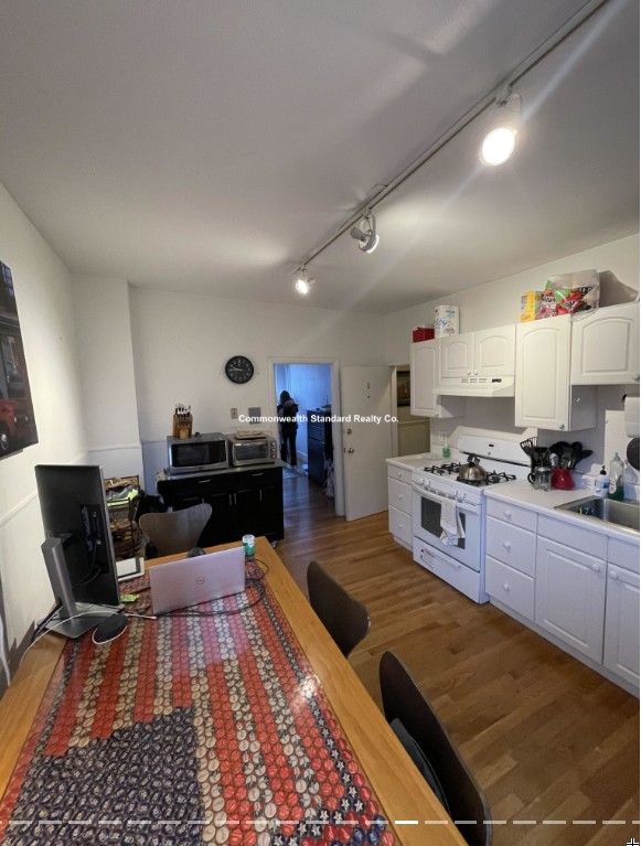 17 Irving St, Beacon Hill