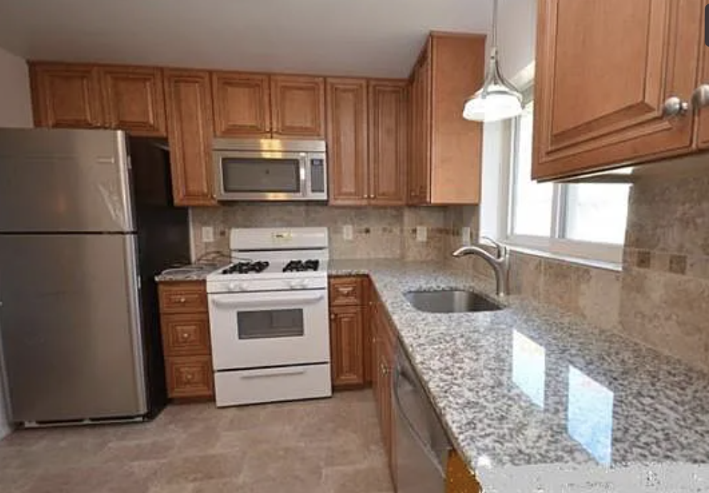 27 Oxford Cir, Belmont Center