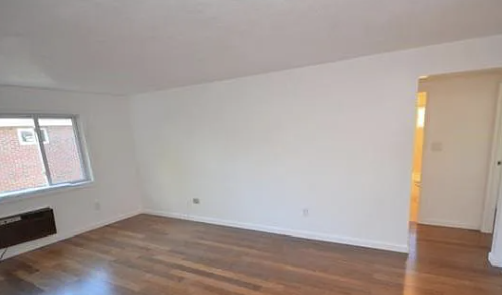 27 Oxford Cir, Belmont Center