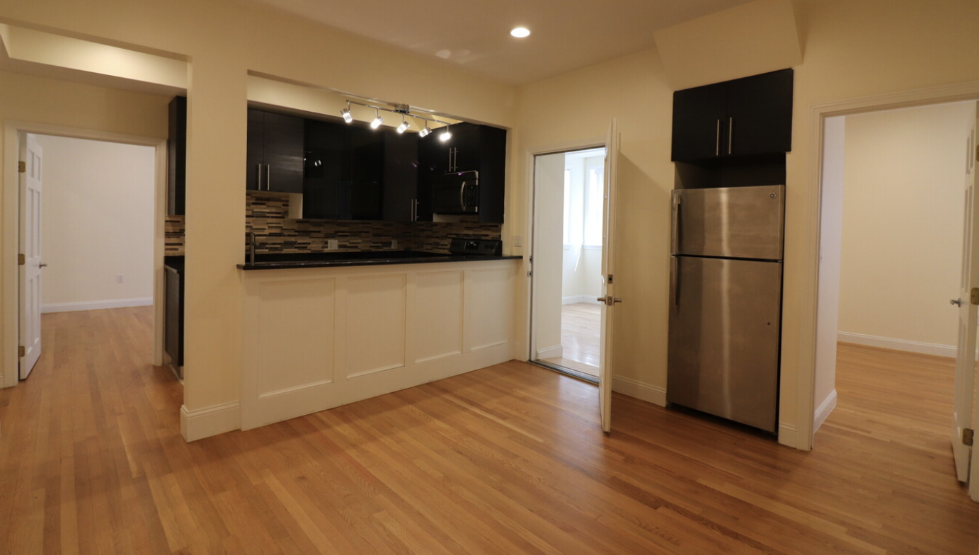 1801 Beacon St, Washington Square