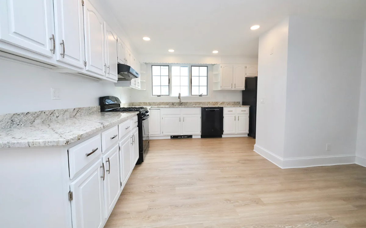 16 Orchard St, Medford