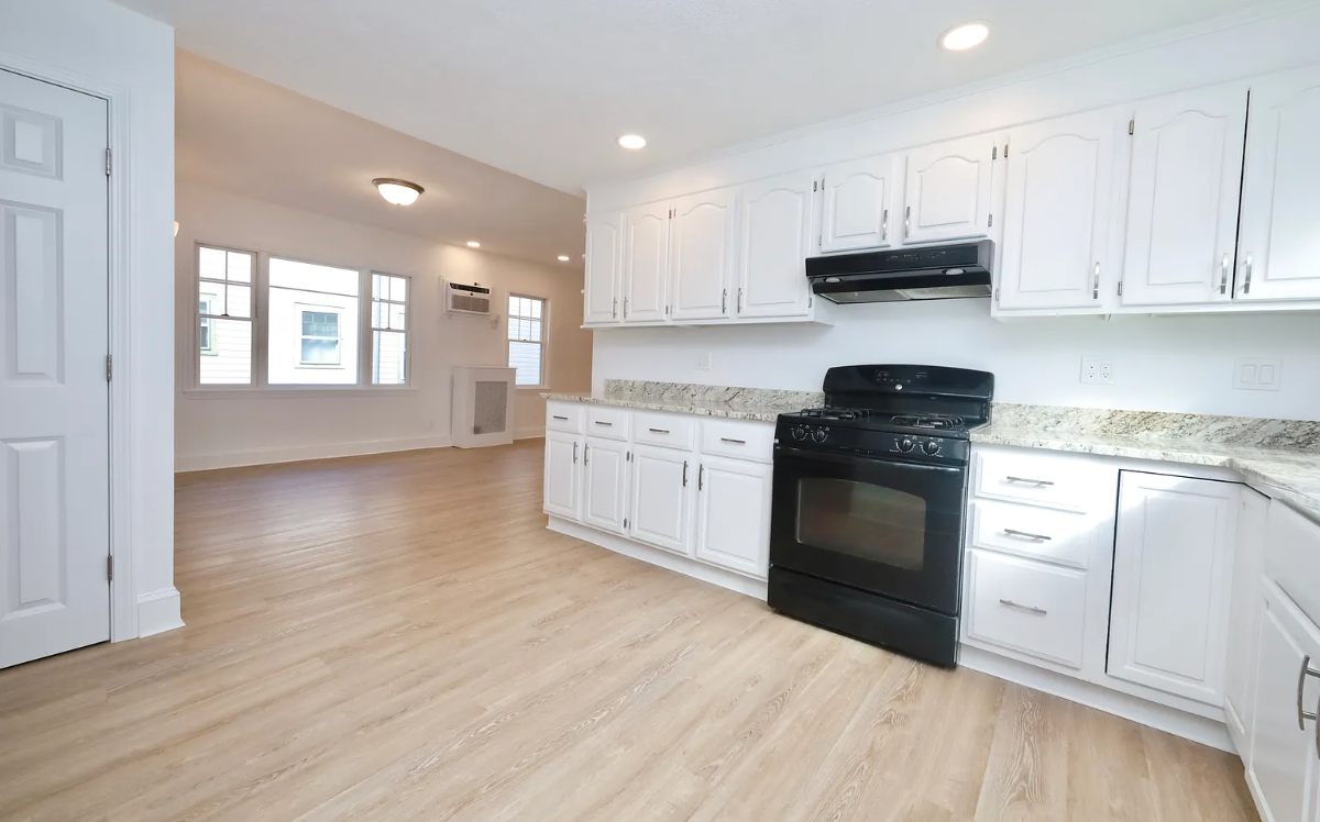 16 Orchard St, Medford