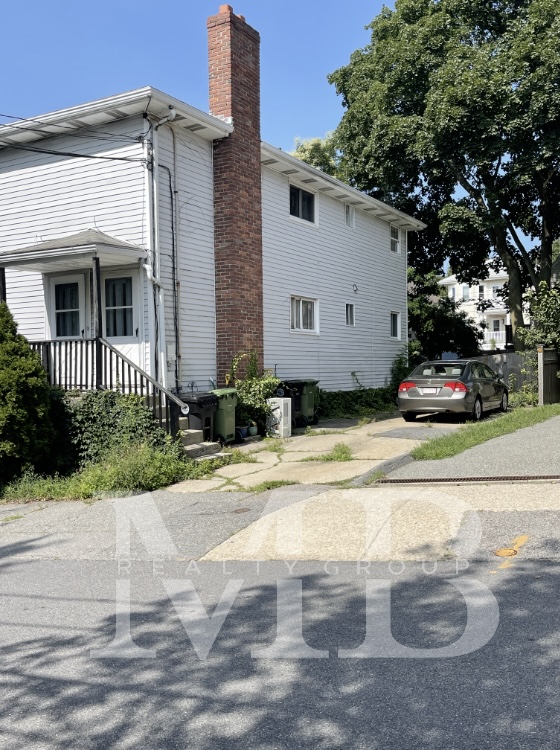 32 Lexington St, Watertown