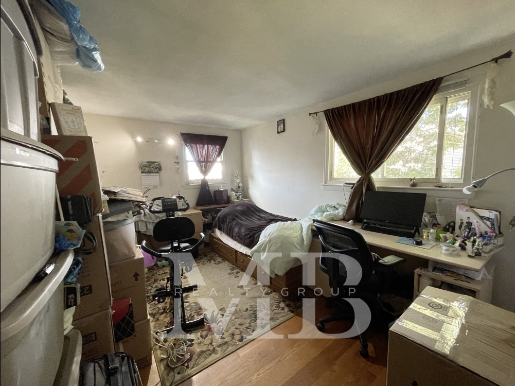 32 Lexington St, Watertown