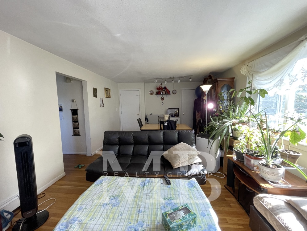 32 Lexington St, Watertown