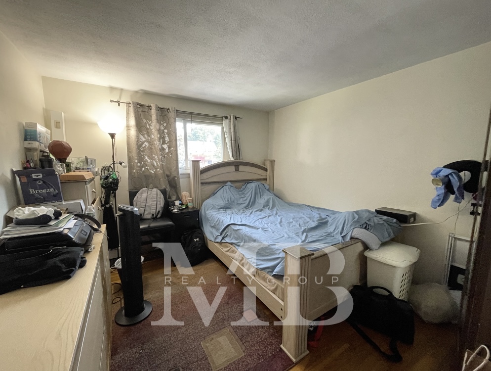 32 Lexington St, Watertown