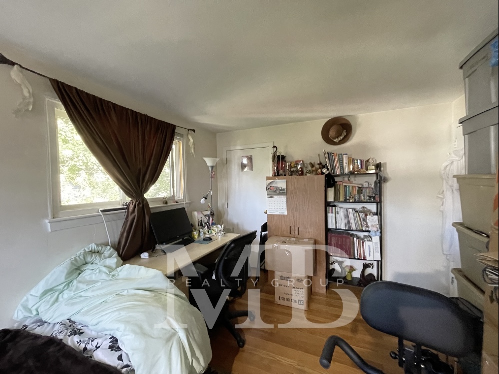 32 Lexington St, Watertown