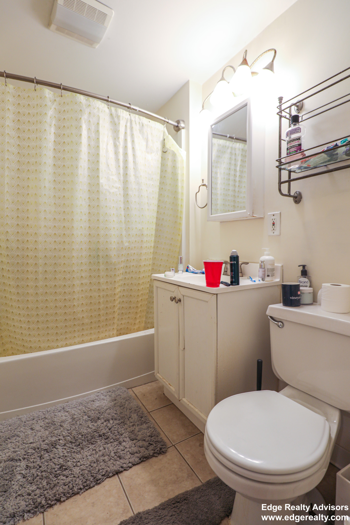 318 Saint Paul St, Longwood