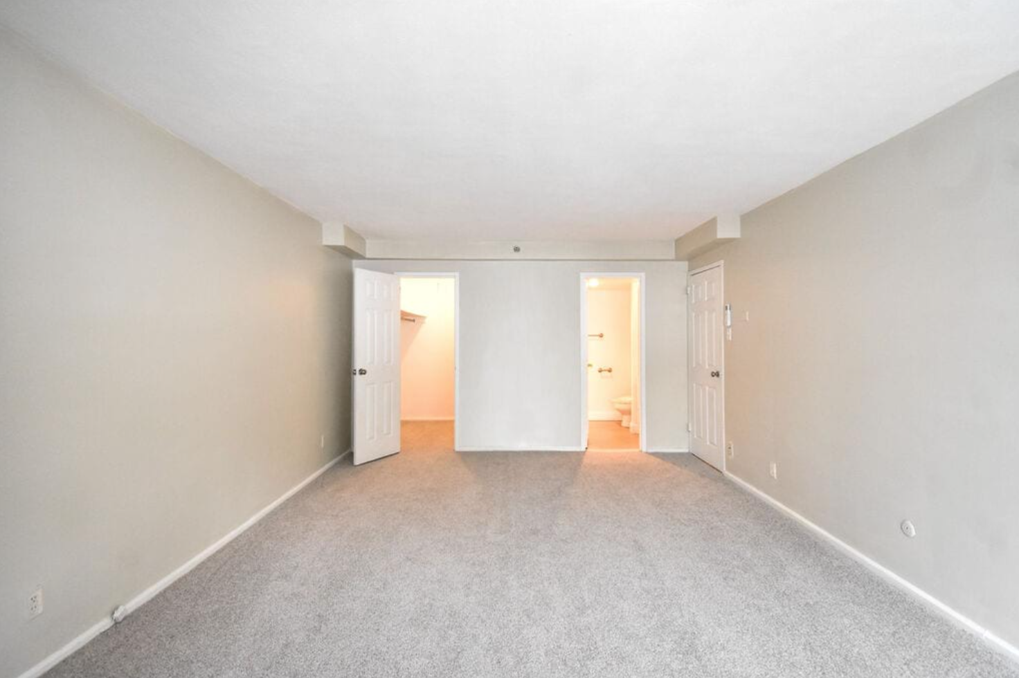 1530 Beacon St, Washington Square