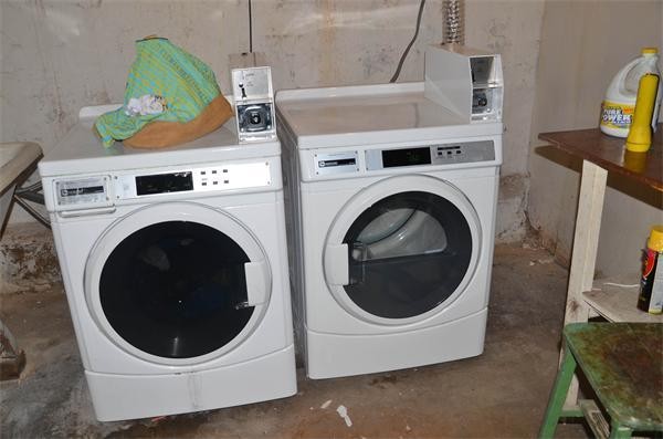 15 Parkman St, Longwood