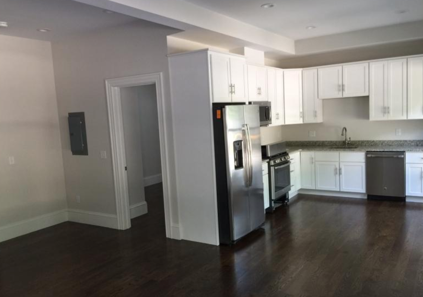 2044 Beacon, Newton