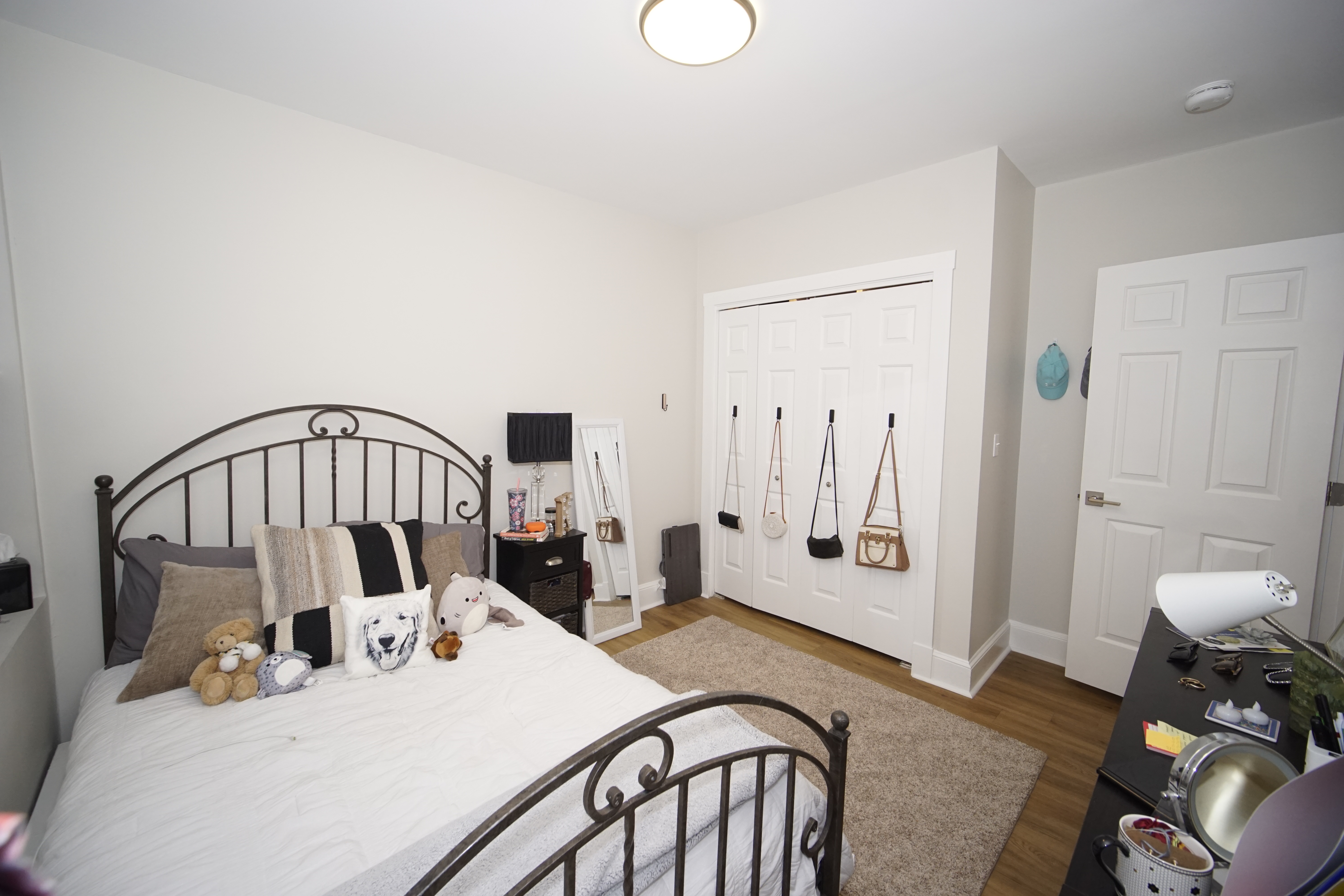 833 Beacon St, Fenway