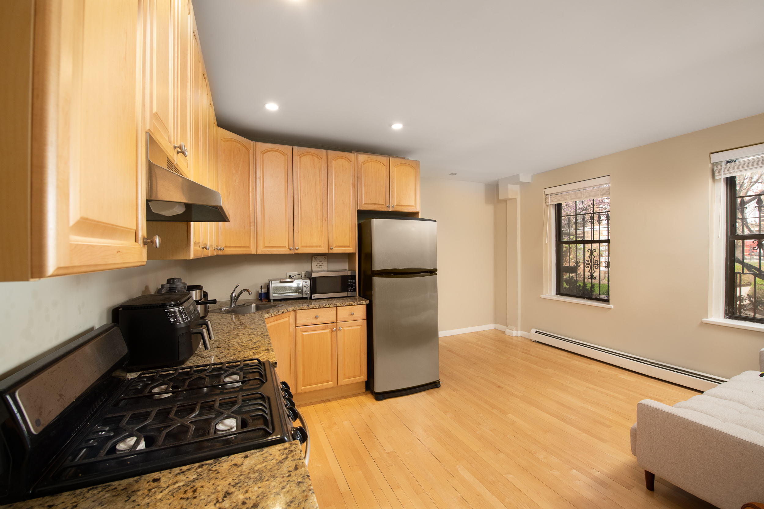 64 Queensberry St, Fenway