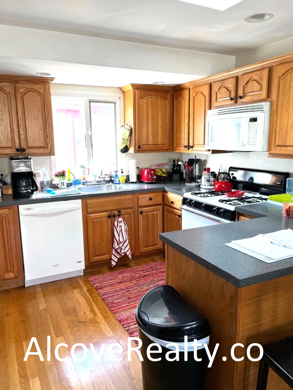 26 Burnham St, West Somerville