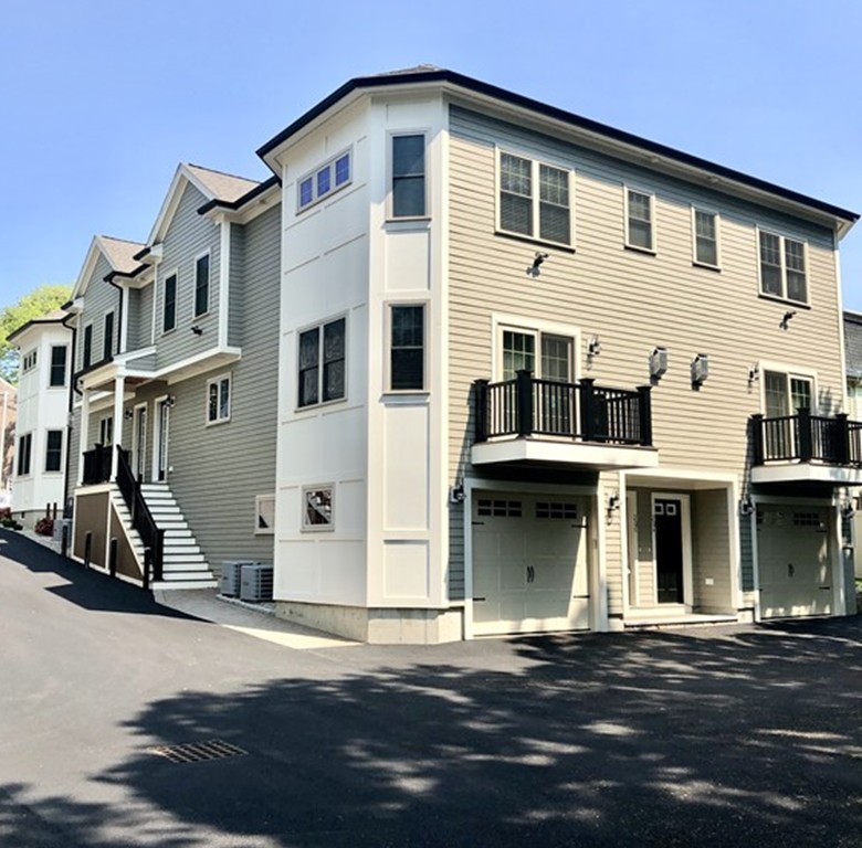 20 A Hawthorne St, Roxbury