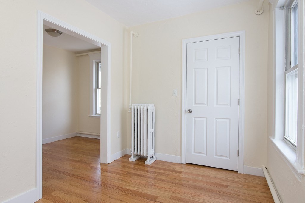 17 Yuill Cir, Hyde Park