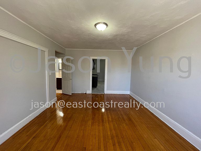 90 Cypress St, Brookline Hills