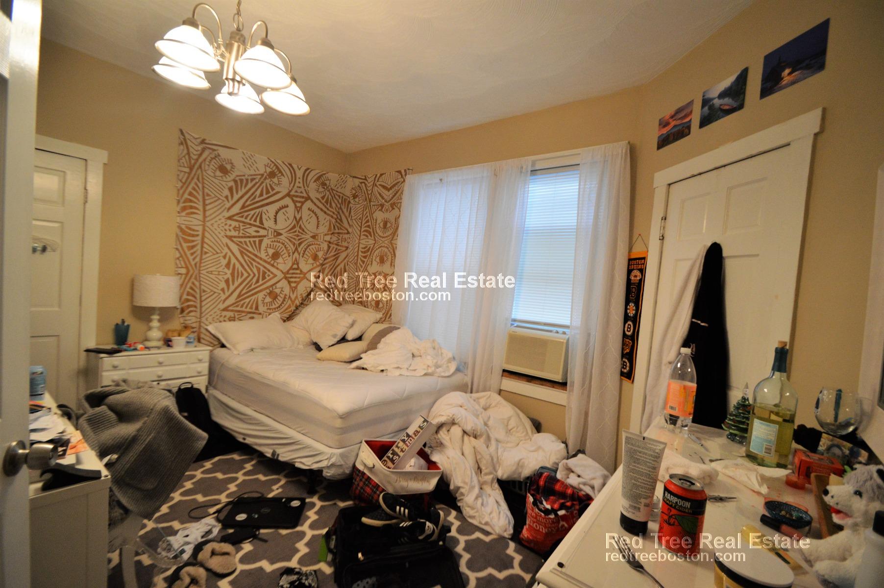 72 Hillside St, Mission Hill