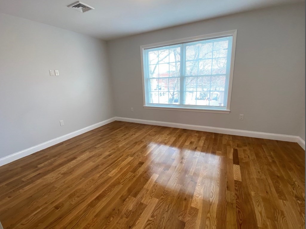 16 Walnut St, Tufts University