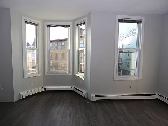 21 Eutaw St, East Boston