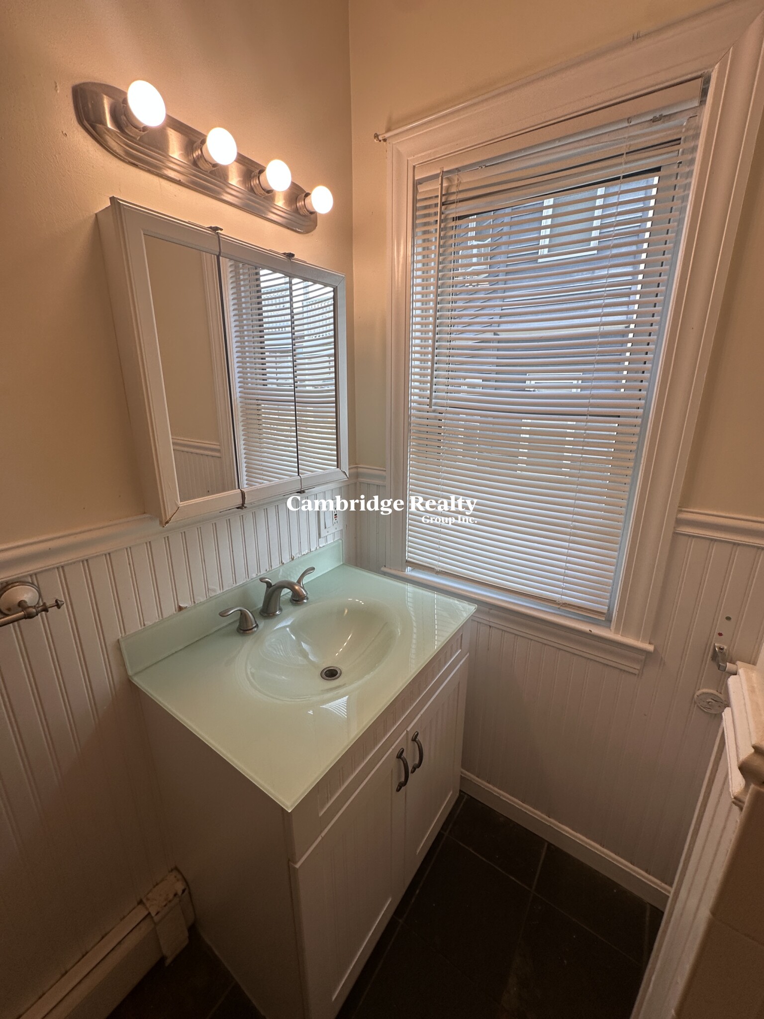 66 Kenmere Rd, Medford