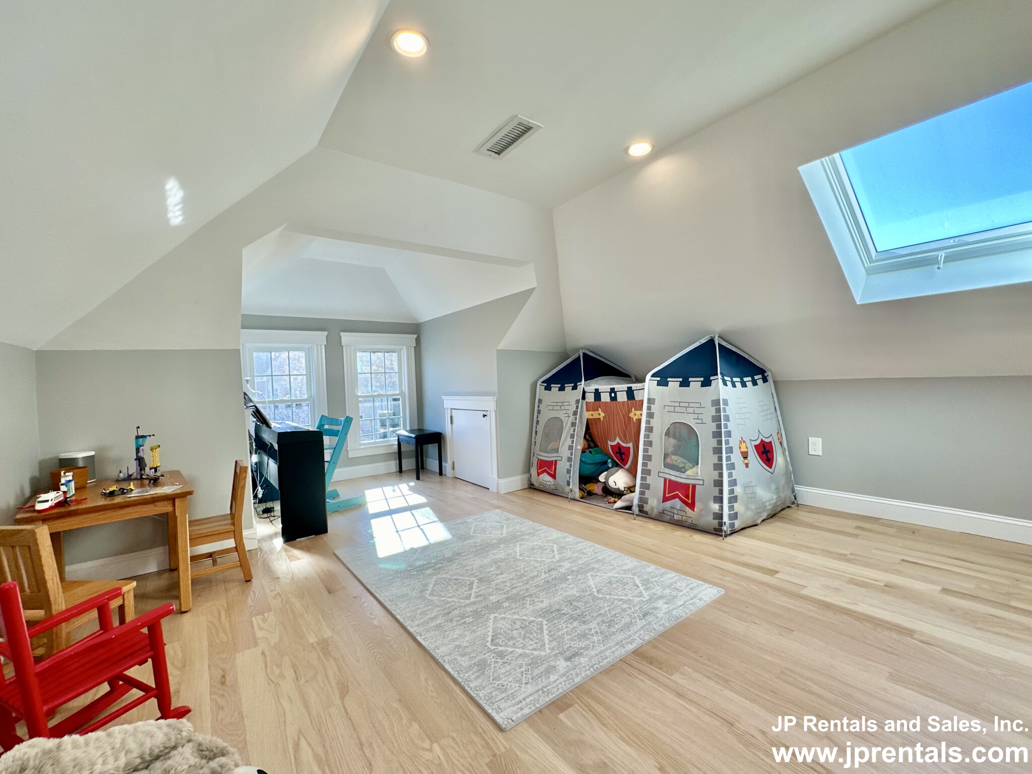 22 Sedgwick St, Jamaica Plain