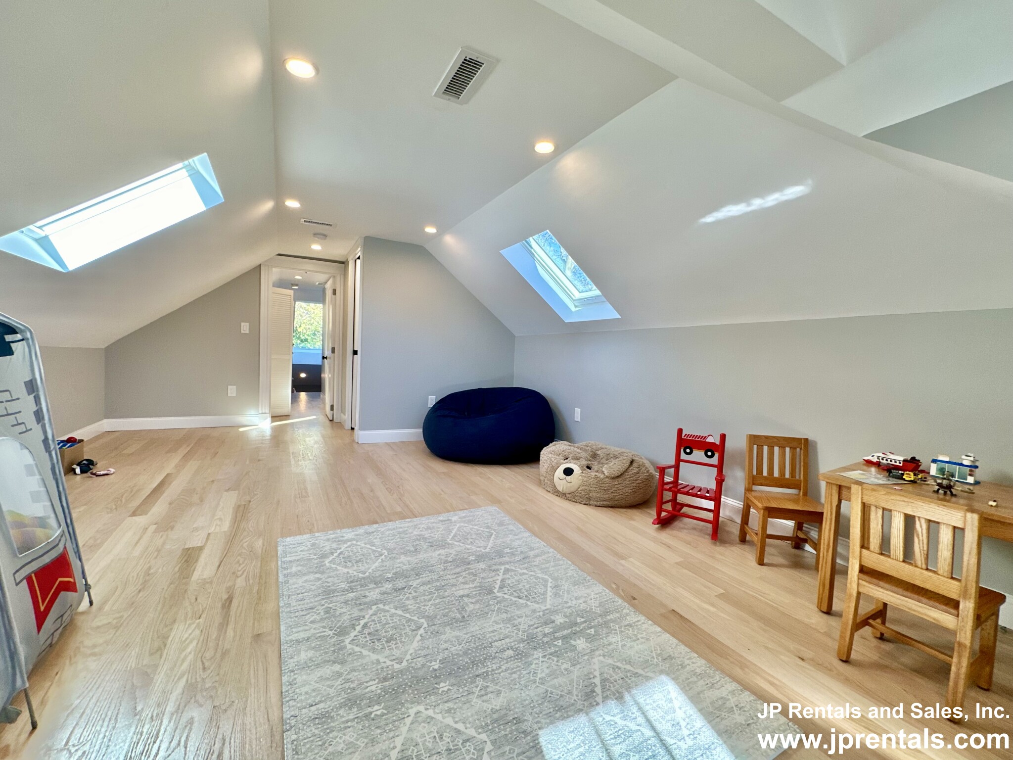 22 Sedgwick St, Jamaica Plain