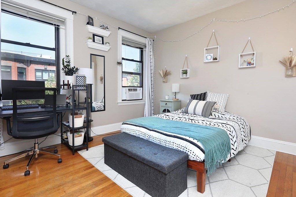 30 Claflin Rd, Washington Square