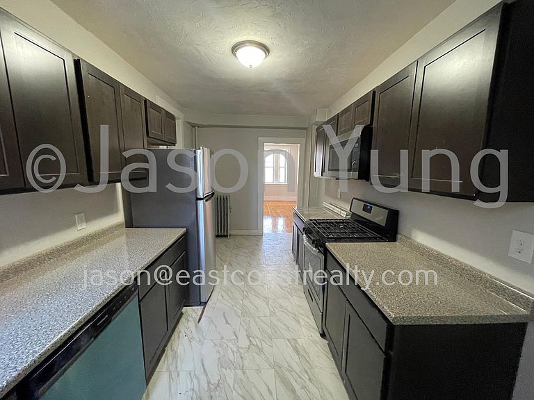 90 Cypress St, Brookline Hills