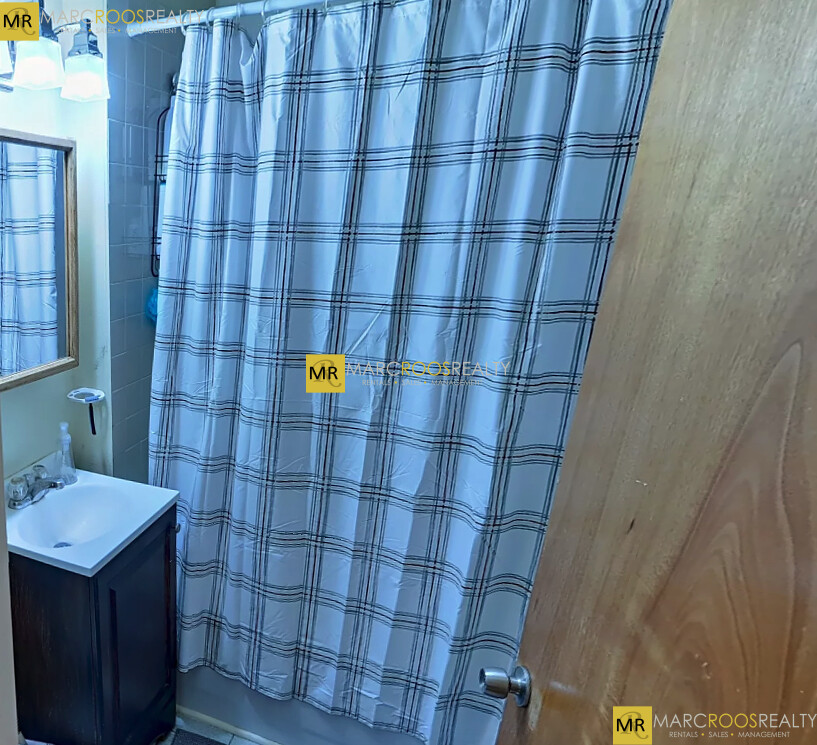 86 Hammond St, Roxbury