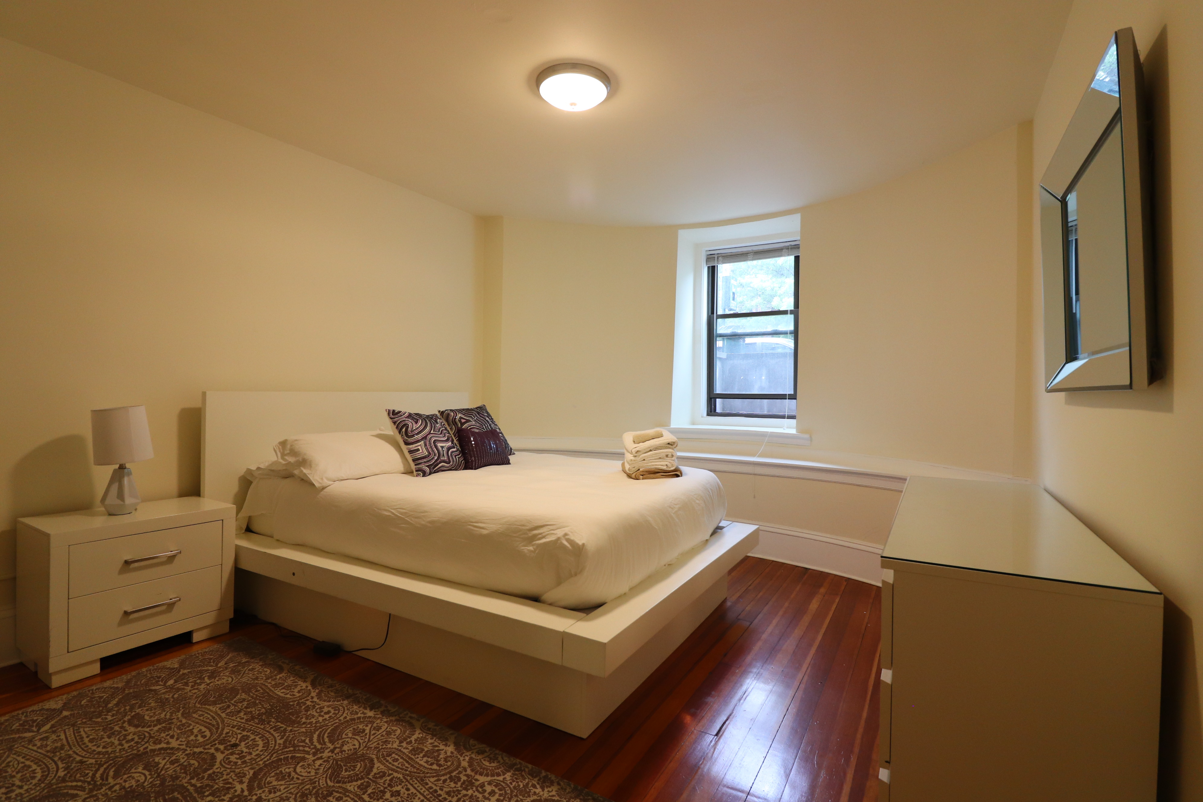 1463 Beacon St, Washington Square