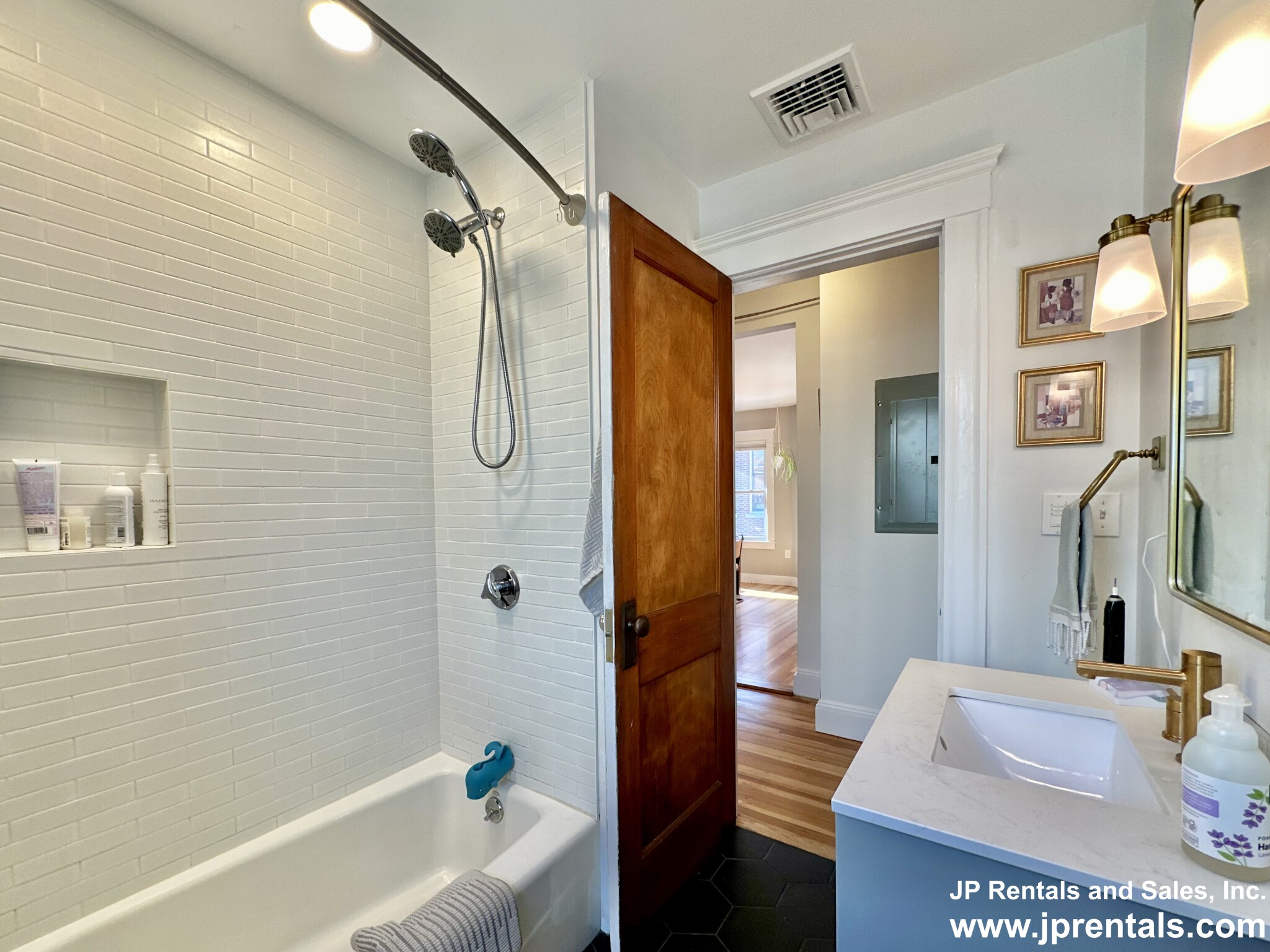 22 Sedgwick St, Jamaica Plain