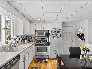 14 Staples Ave, Everett