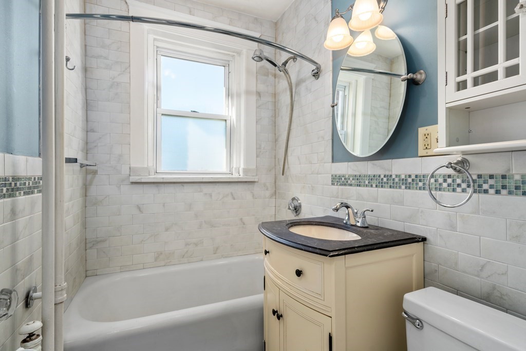 1607 Commonwealth Ave, Brighton