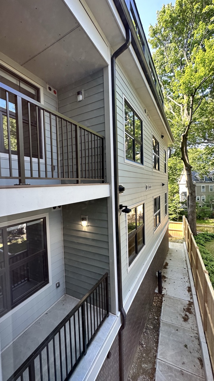 136 Babcock St, Coolidge Corner