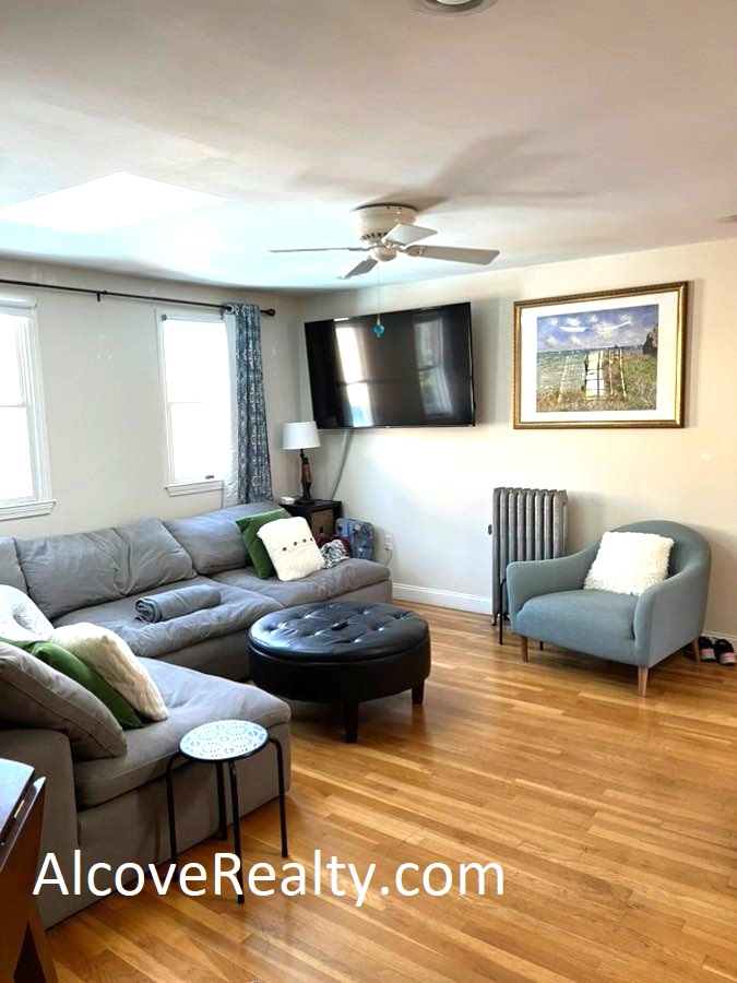 26 Burnham St, West Somerville