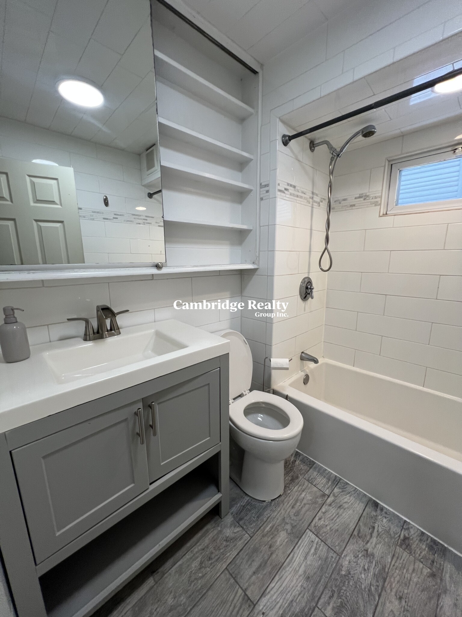 215 Cedar St, Powder House Square