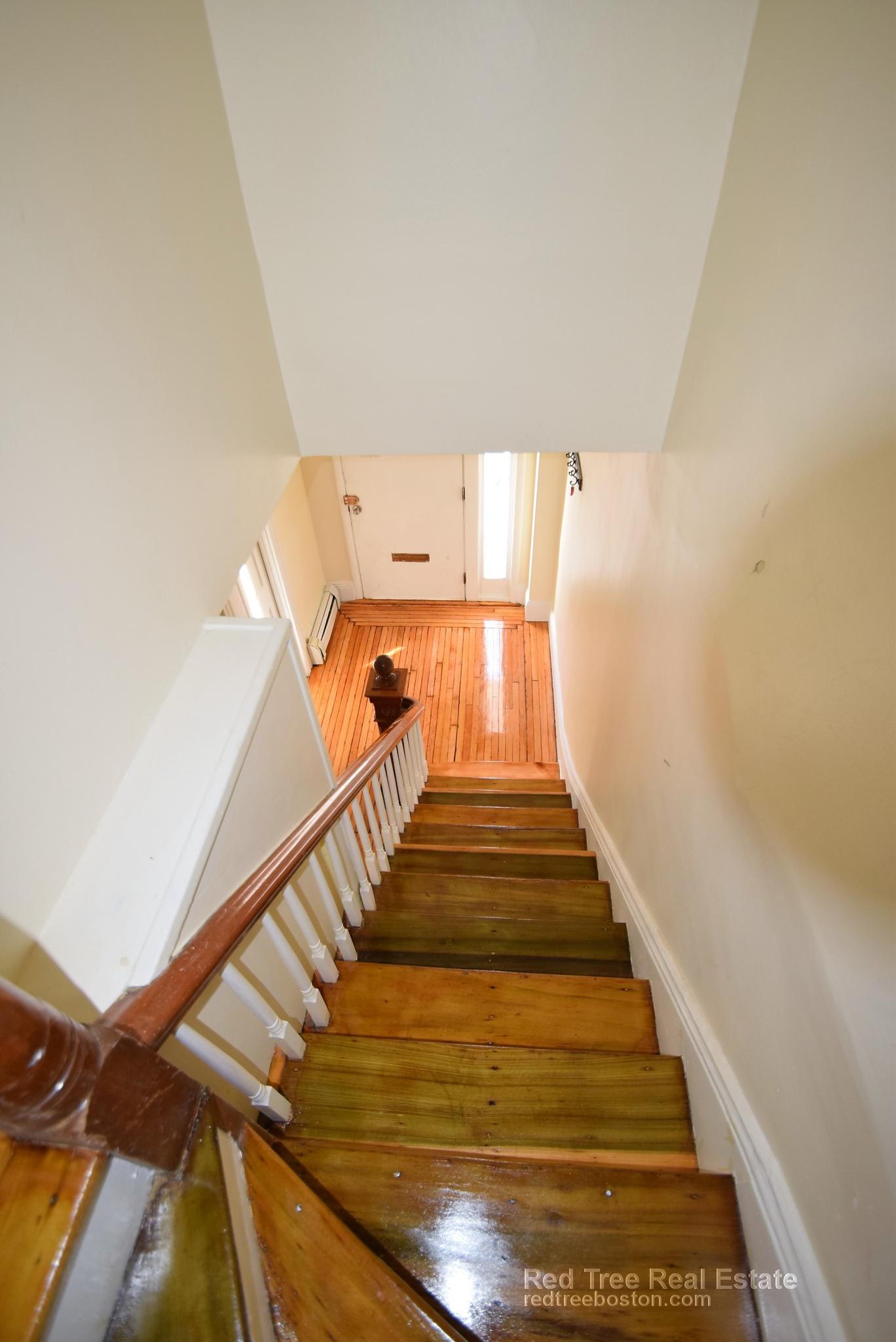 44 Pratt St, Allston