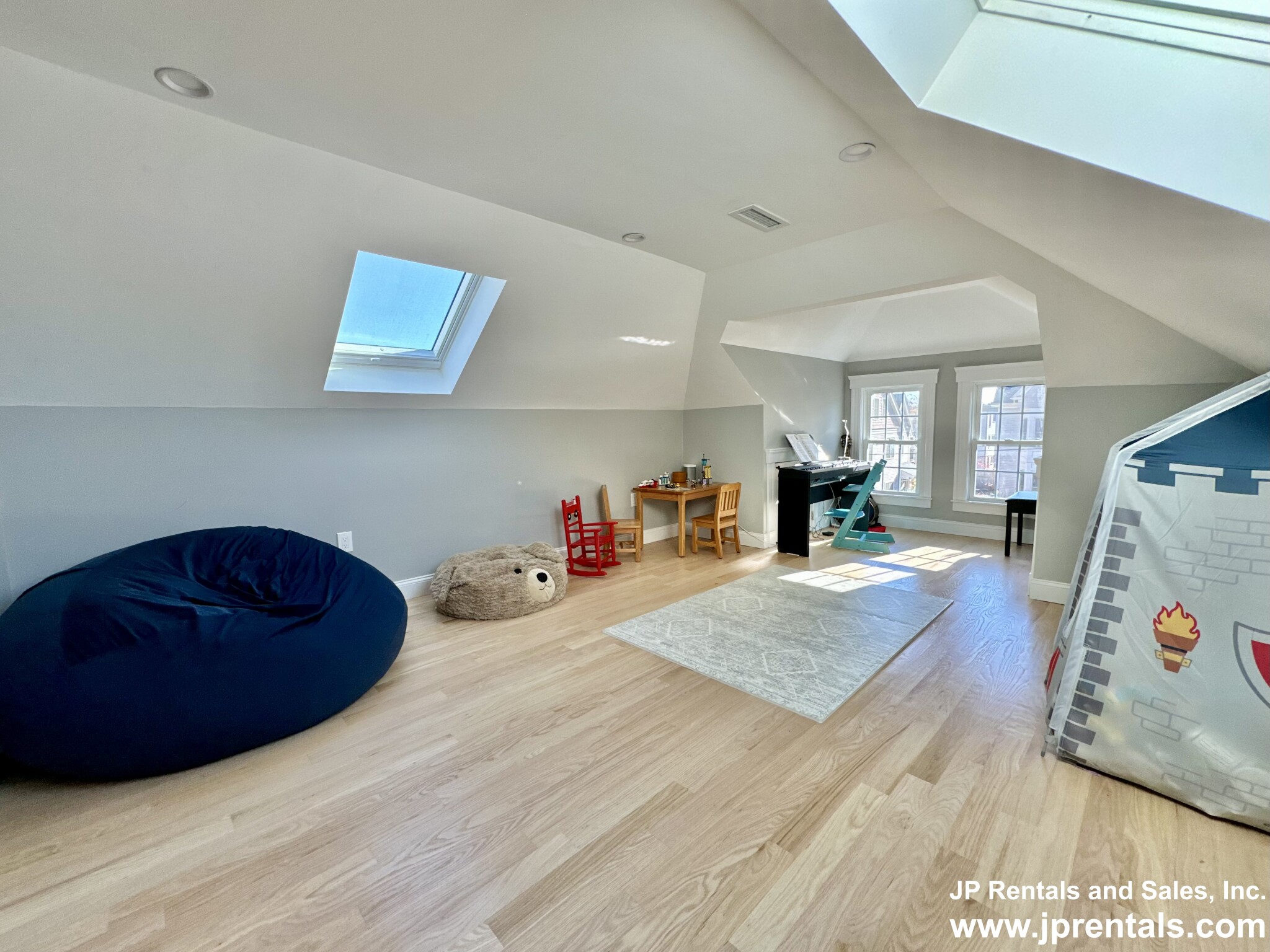 22 Sedgwick St, Jamaica Plain