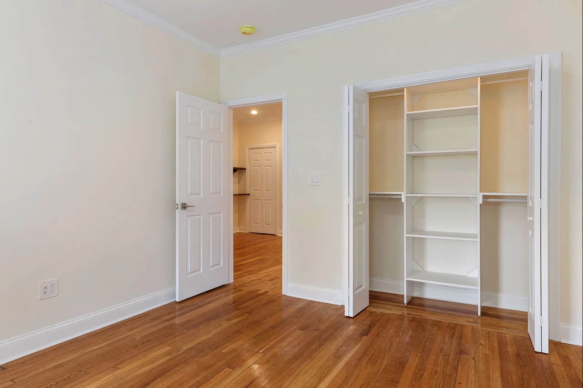 17 Green St, North Brookline