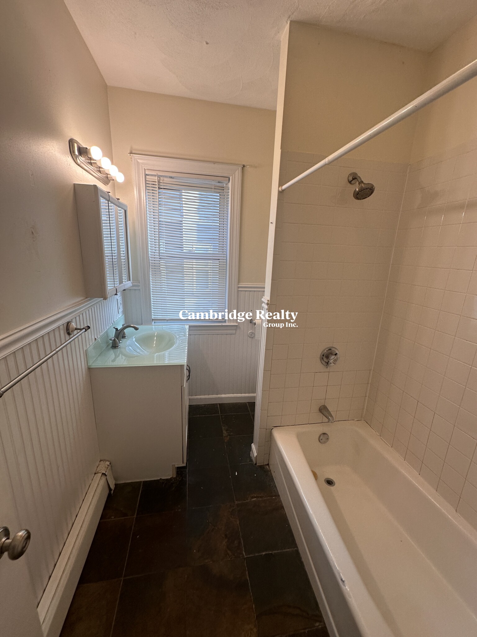 66 Kenmere Rd, Medford