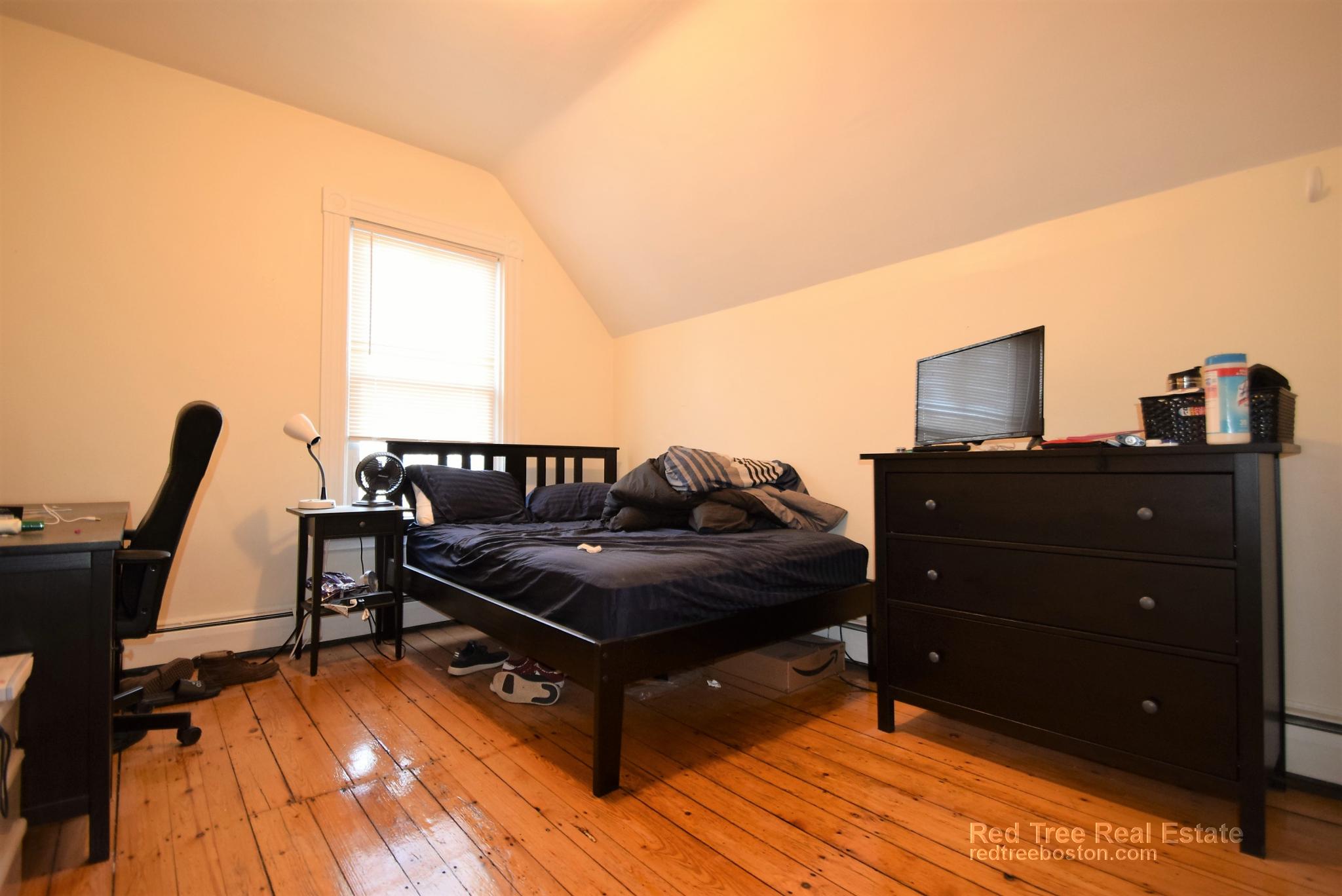 44 Pratt St, Allston