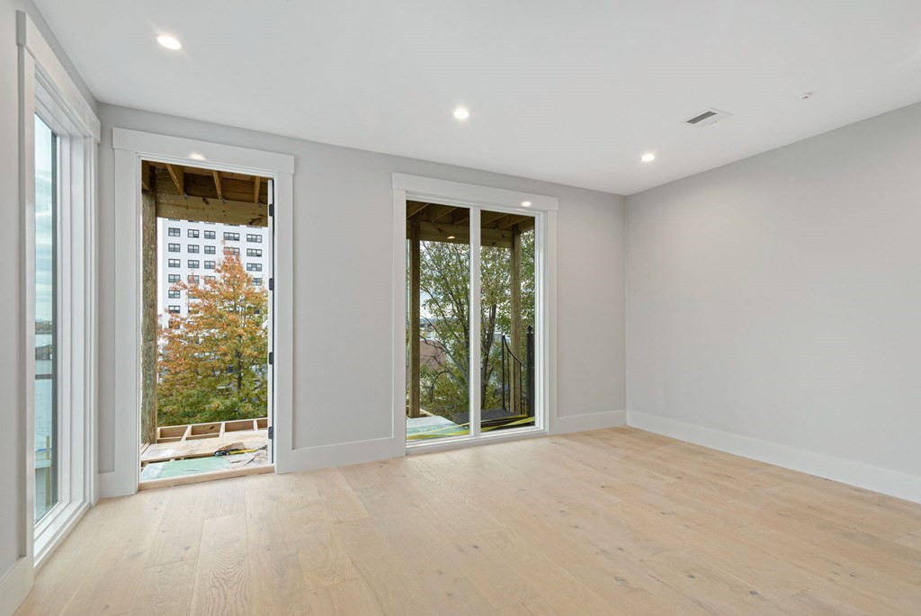 409 7th St, South Boston