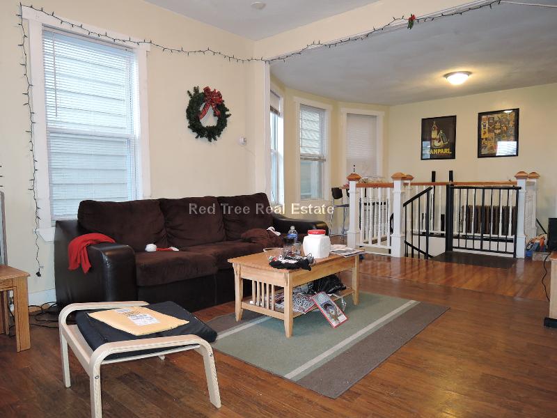 72 Hillside St, Mission Hill