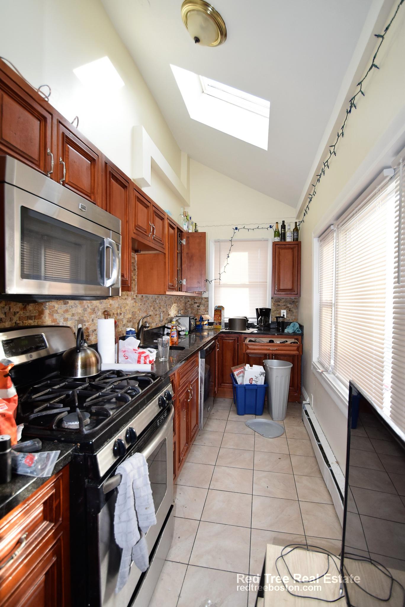 44 Pratt St, Allston