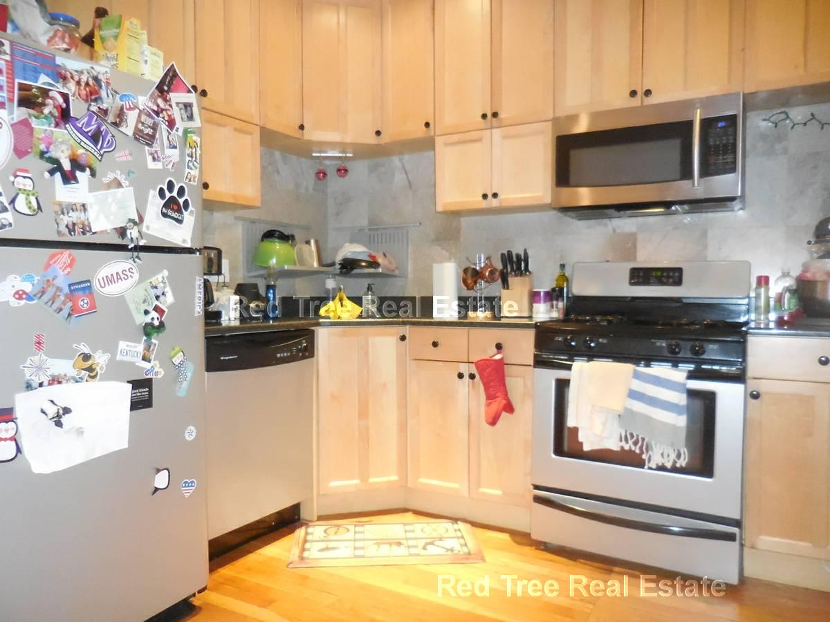 191 Winthrop Rd, Brookline Hills