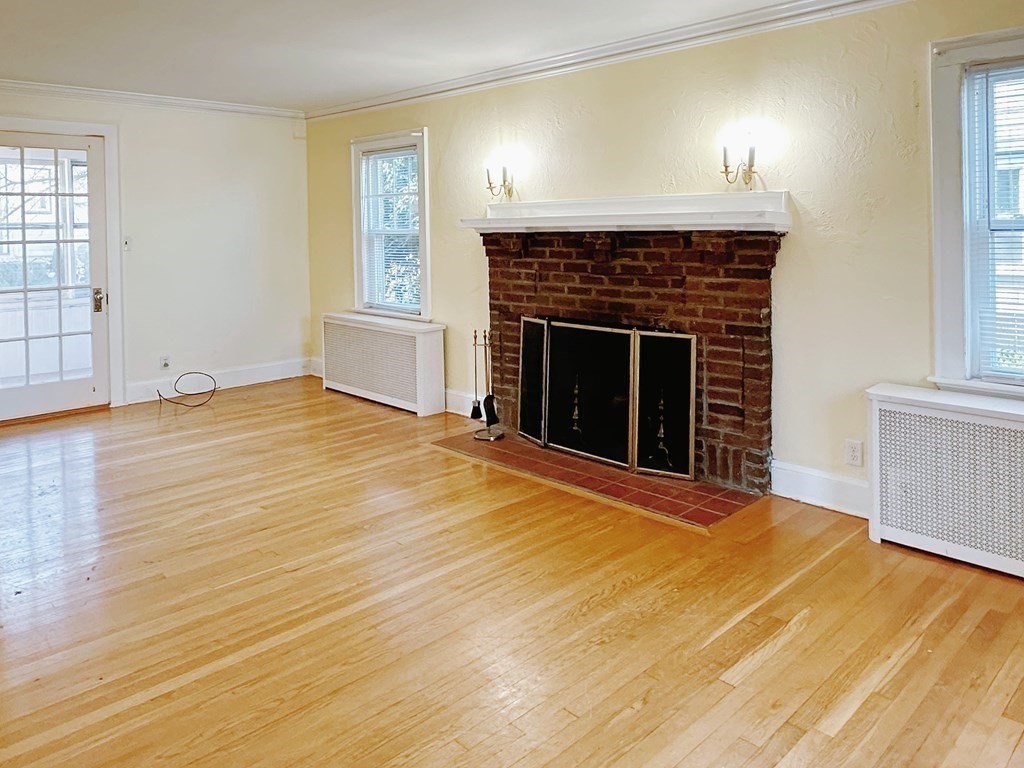 32 Valentine, Arlington