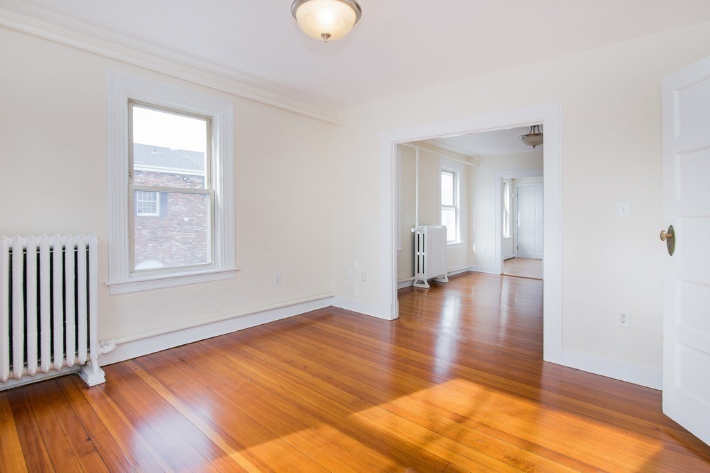 17 Yuill Cir, Hyde Park