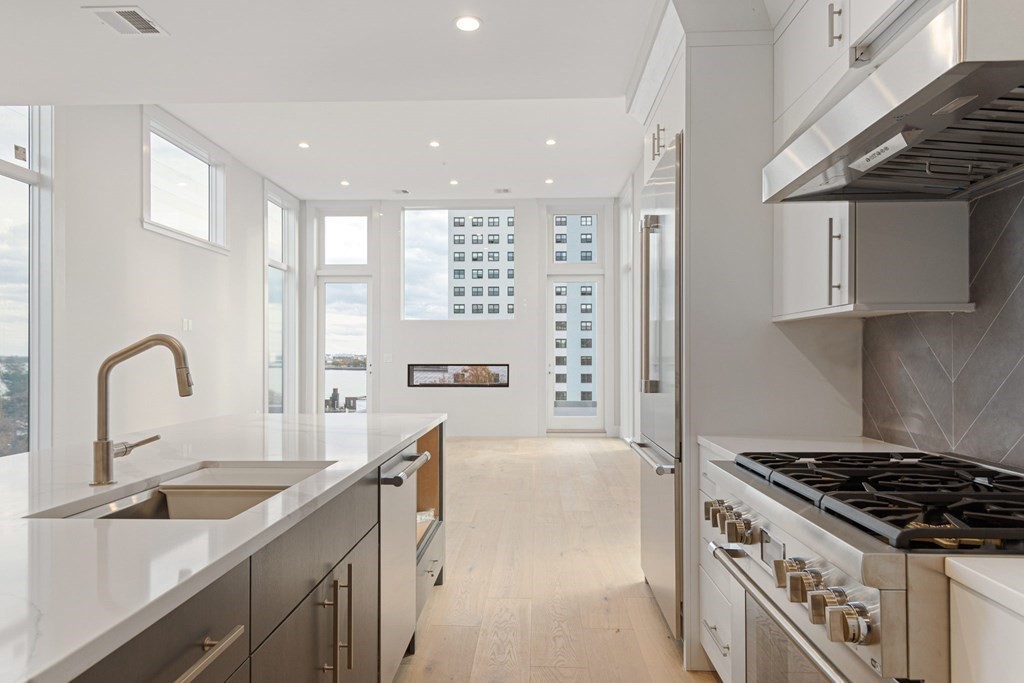 409 7th St, South Boston